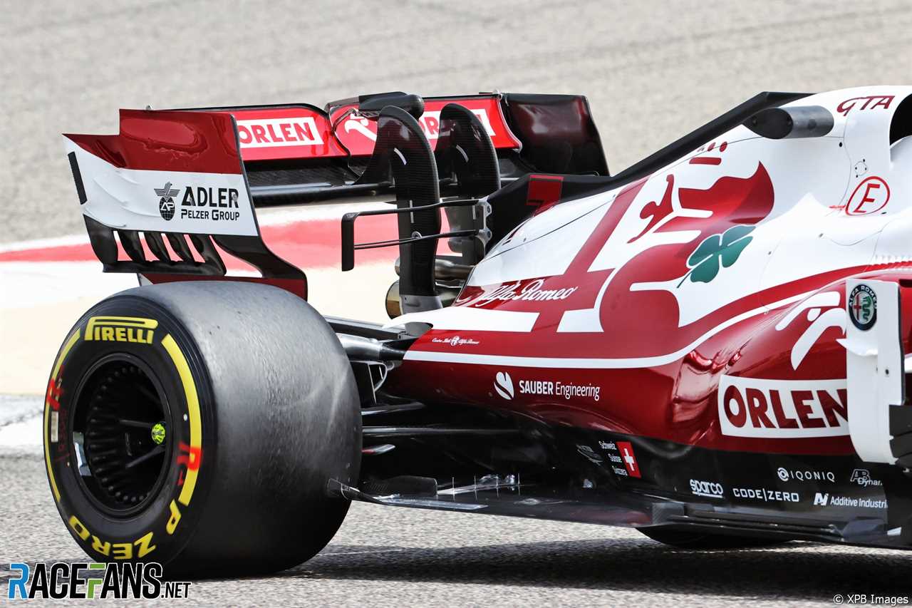 Kimi Raikkonen, Alfa Romeo, Bahrain International Circuit, 2021