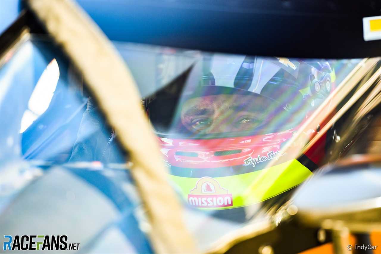 Montoya shocked by the heat in the cockpit in the first IndyCar Aeroscreen test · RaceFans