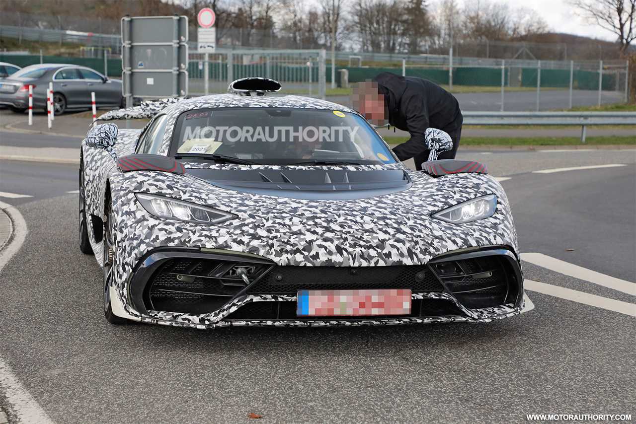 Hypercar collapses on the way to the ring