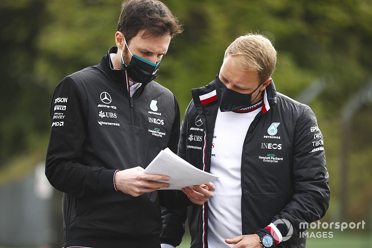 Bottas "lost the number" of setup changes in the Imola F1 sim test