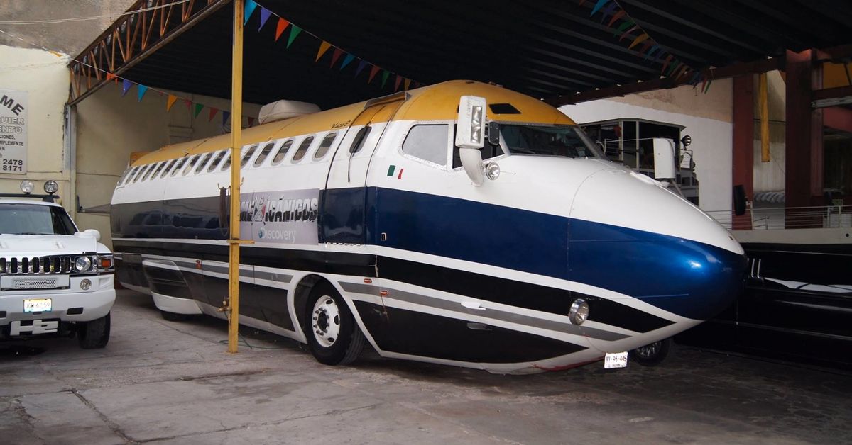 This is the result of combining a Boeing 727 with a Mercedes-Benz bus
