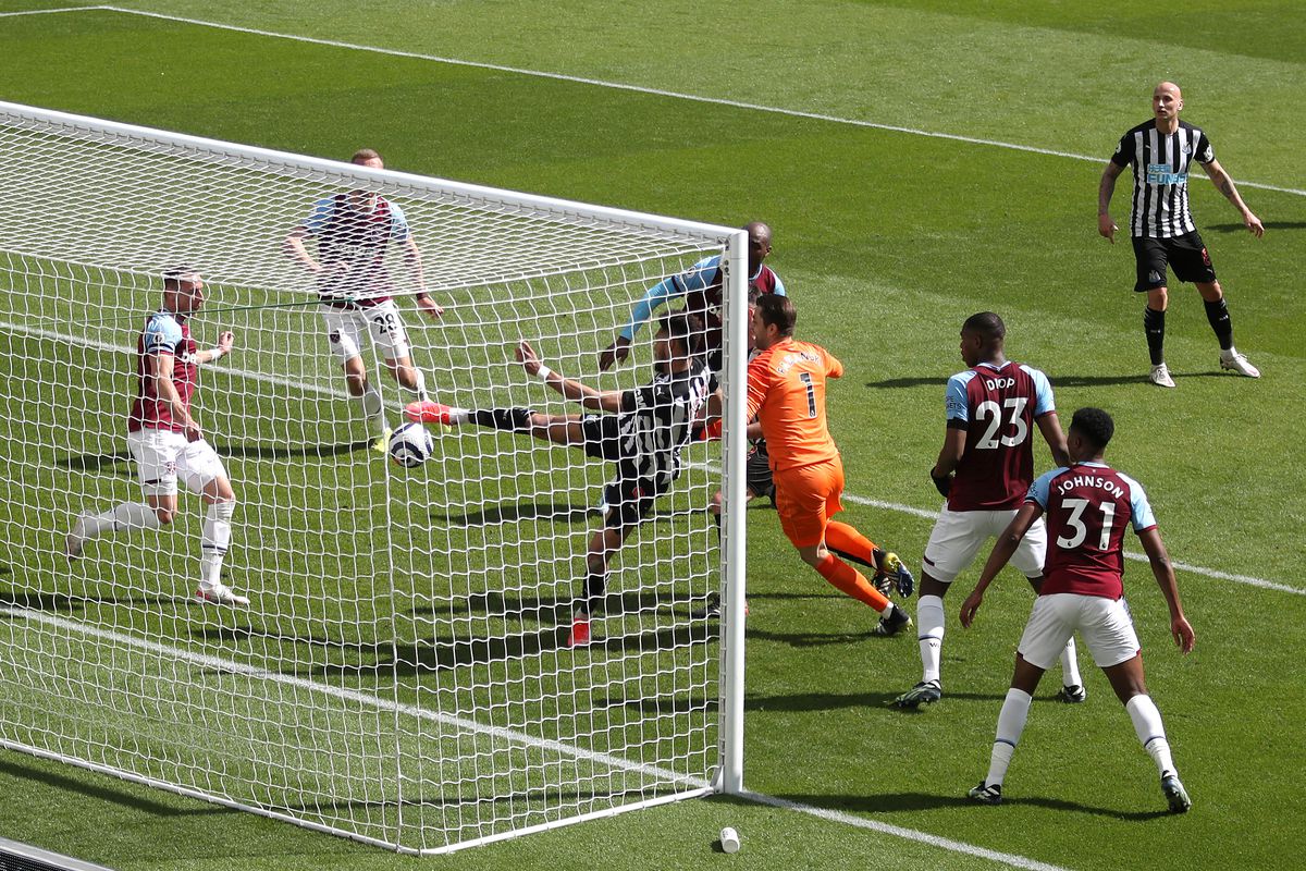 Newcastle United v West Ham United - Premier League