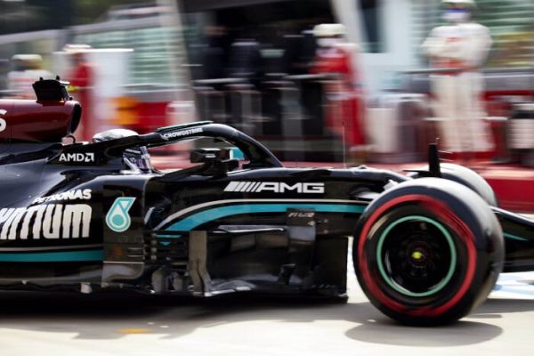 Lewis Hamilton takes pole position for the Mercedes AMG Petronas F1 Team in Imola
