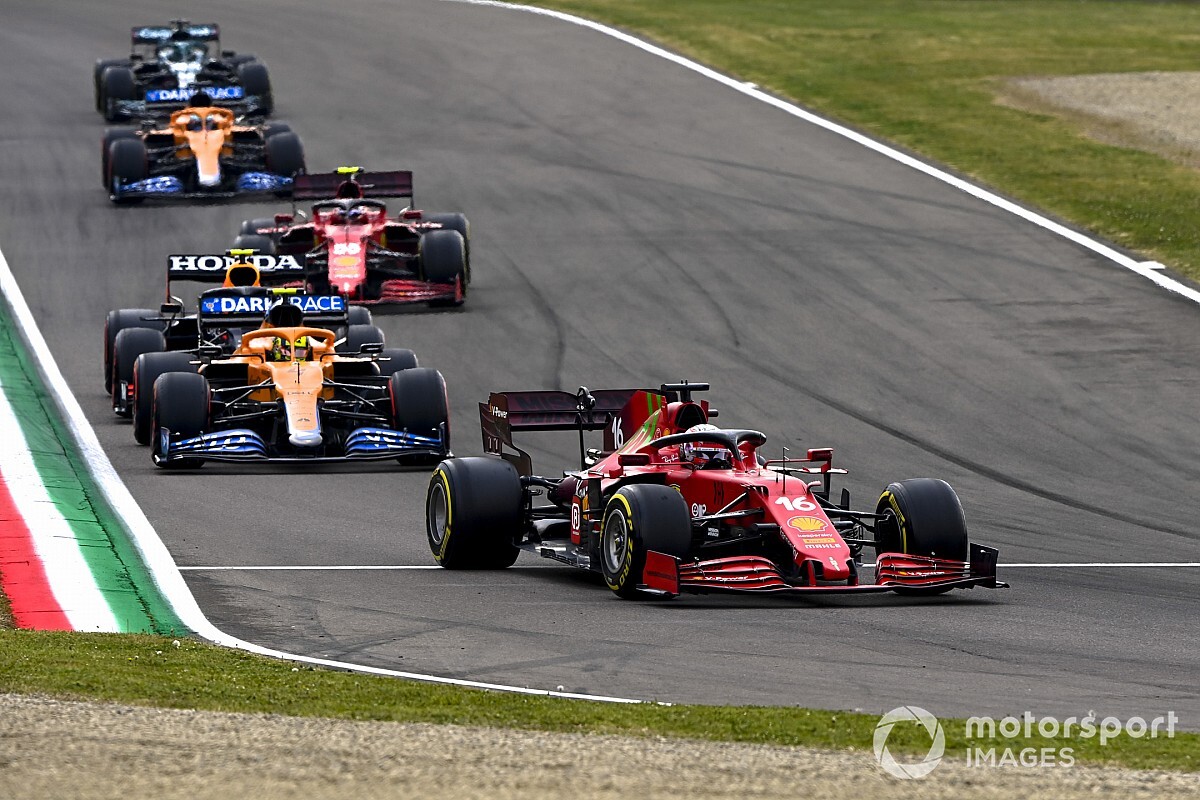Sainz thinks Ferrari can be ahead of McLaren at other tracks