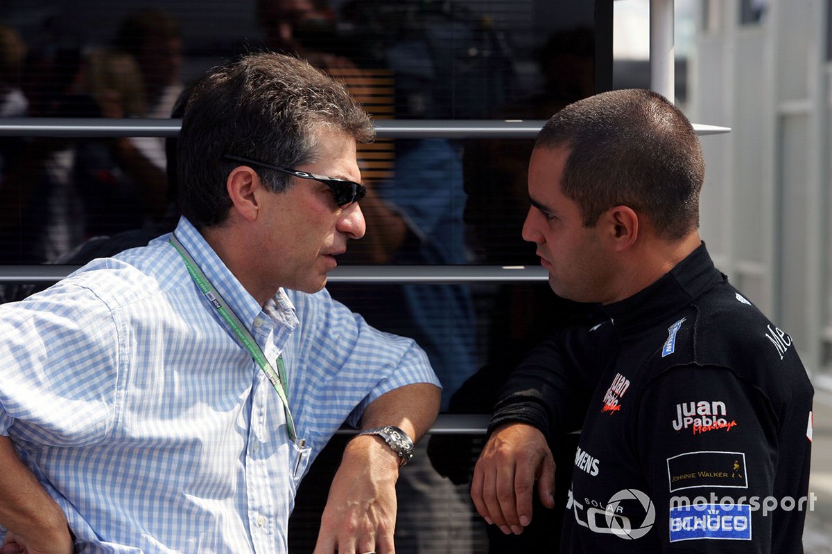 Julian Jakobi, CSS Stellar Management, speaks to Juan Pablo Montoya, McLaren