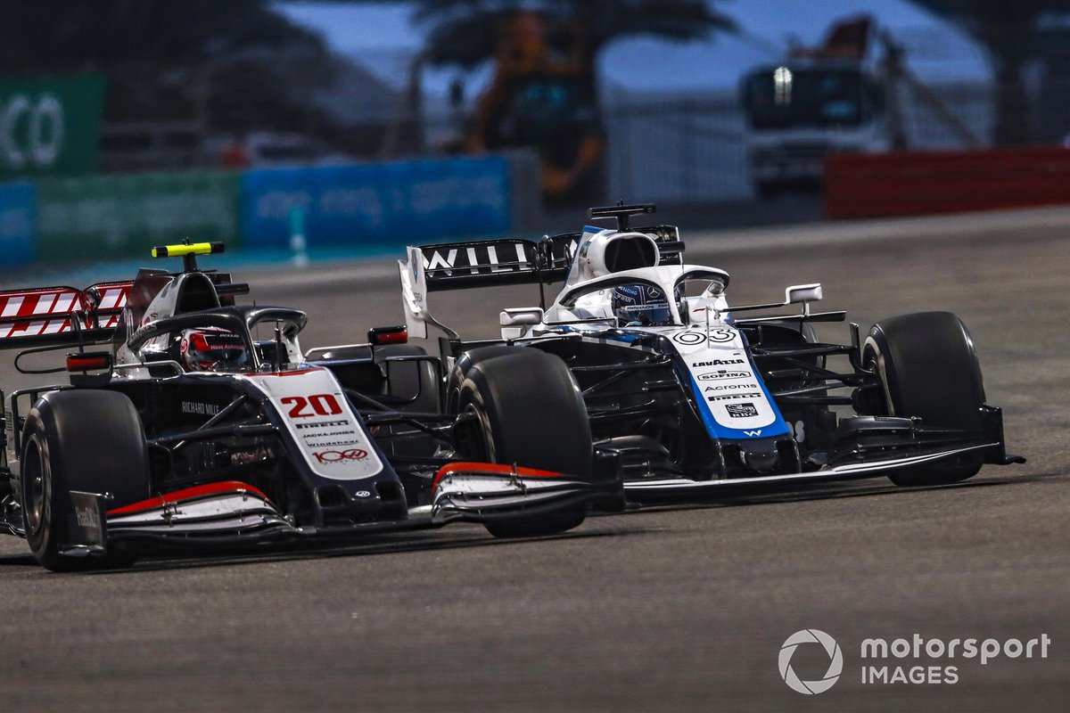 Kevin Magnussen, Haas VF-20, fights with George Russell, Williams FW43