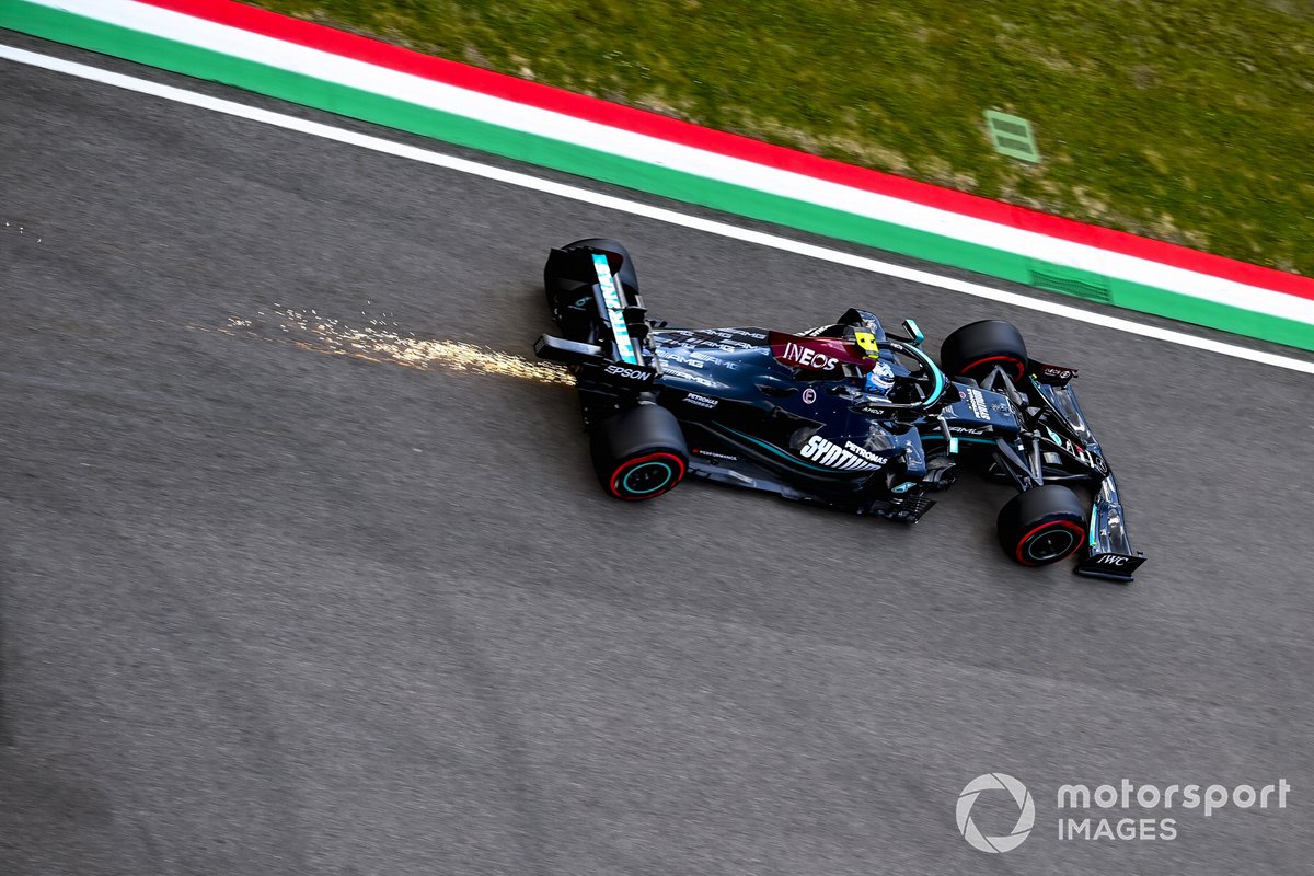Sparks follow behind Valtteri Bottas, Mercedes W12