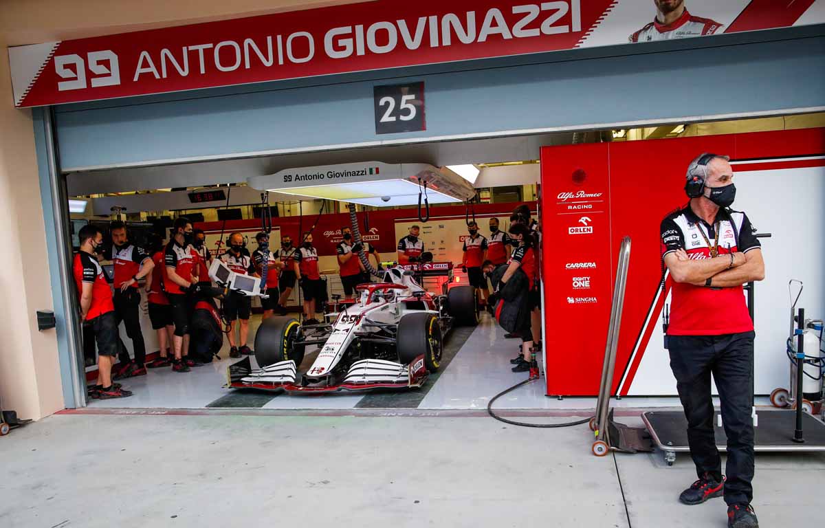 The Alfa Romeo team manager explains the logistics difficulties in the F1 hit by Covid
