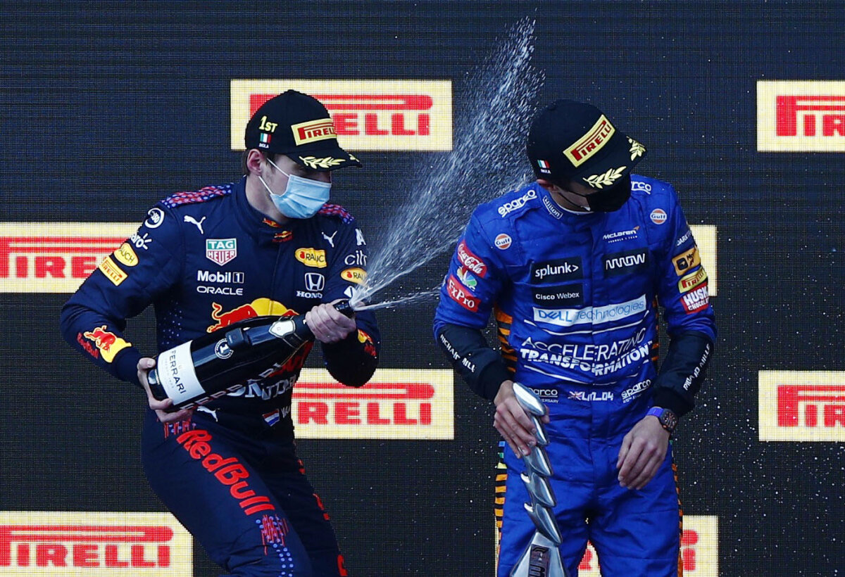 Daniel Ricciardo explains his “theory” behind McLaren F1 battles