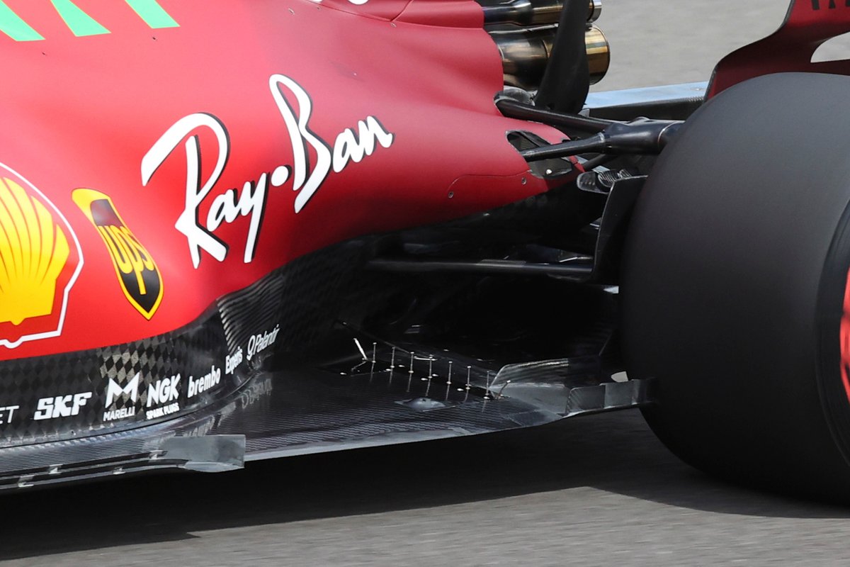 Carlos Sainz Jr., Ferrari SF21, floor