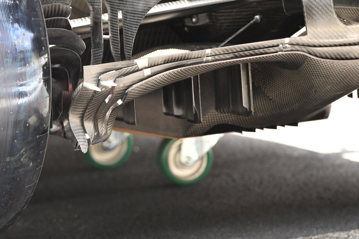 Mercedes W12 diffuser outer corner detail