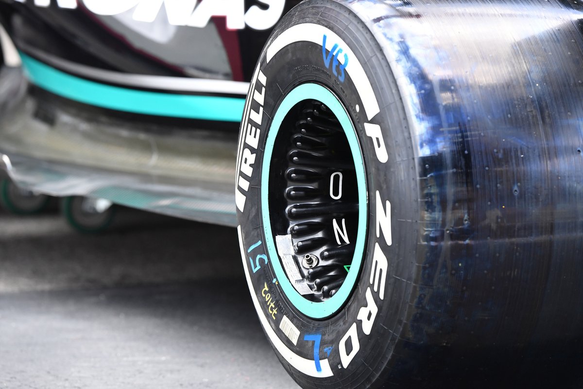 Mercedes W12 rear wheel detail