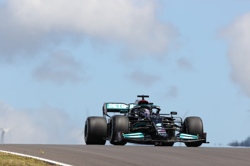 Hamilton wins the Portuguese Grand Prix and extends its lead in the World Cup