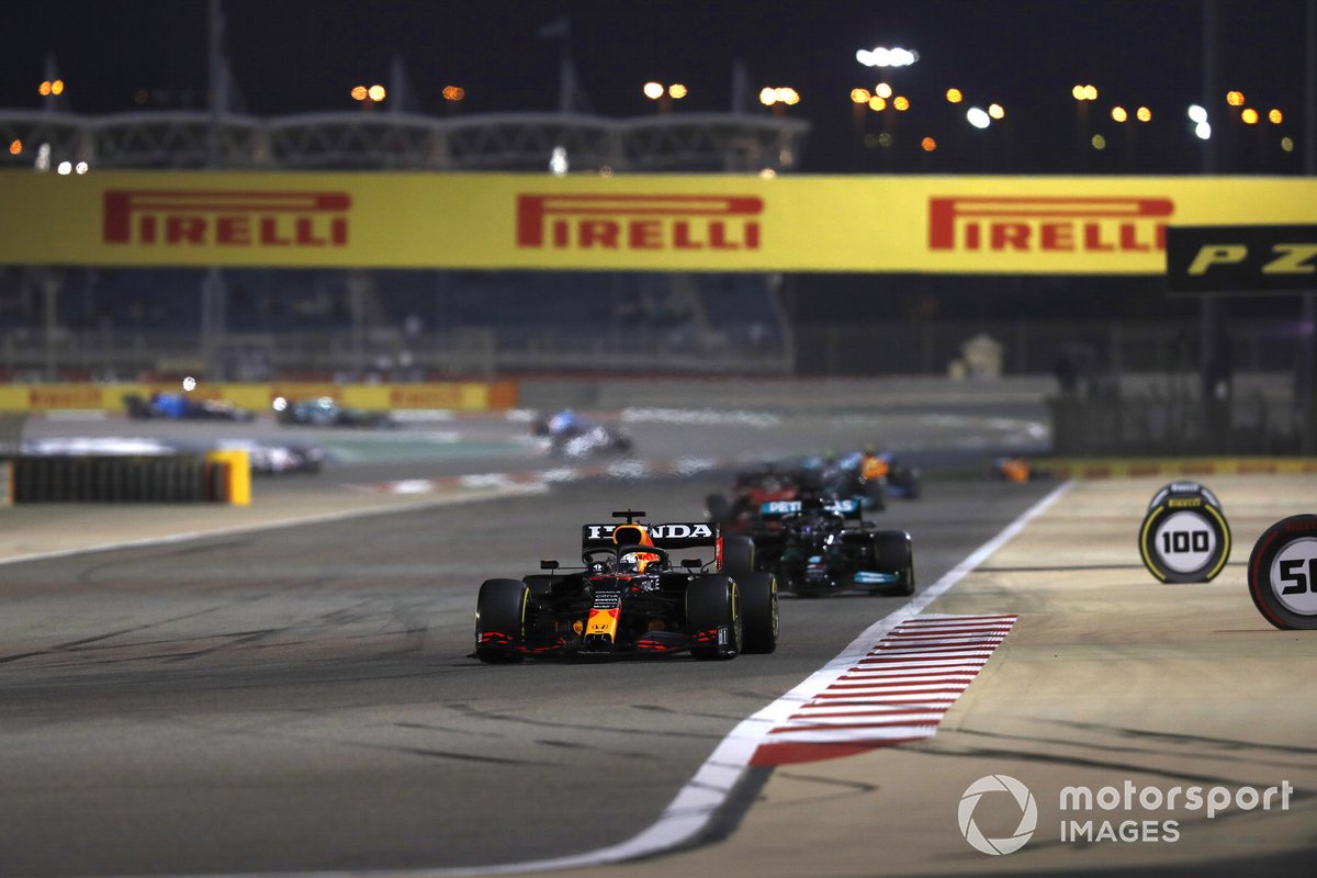 Max Verstappen, Red Bull Racing RB16B, Lewis Hamilton, Mercedes W12