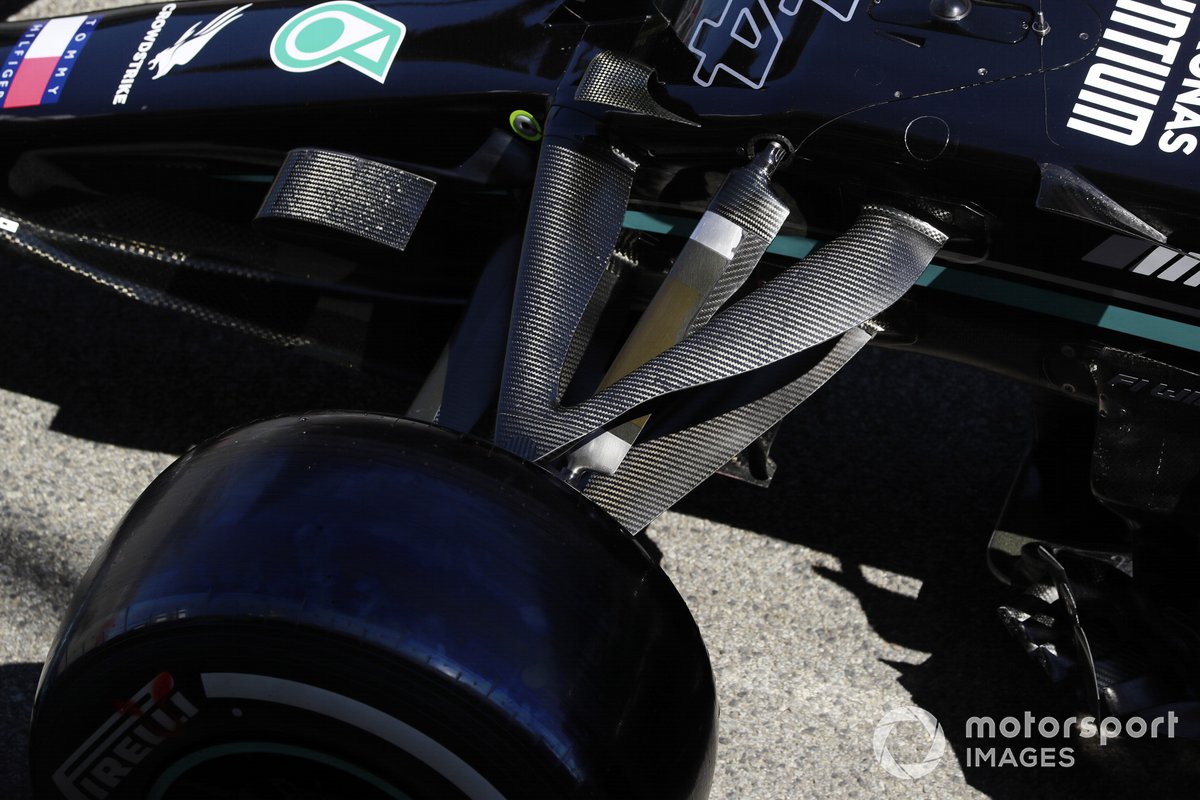Detail of the front suspension of the Mercedes W12