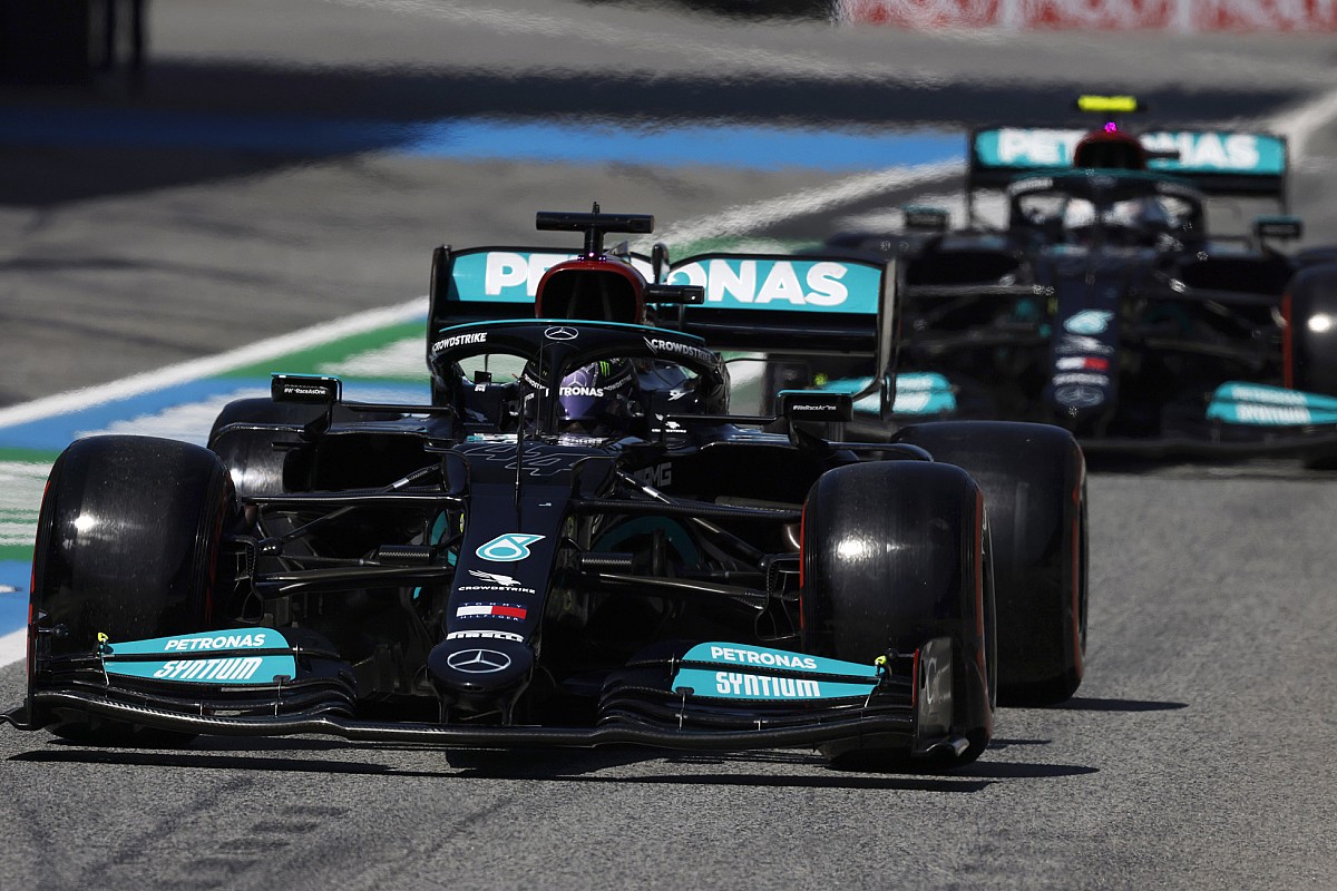 Mercedes explains decision to start Spanish GP on soft tyres