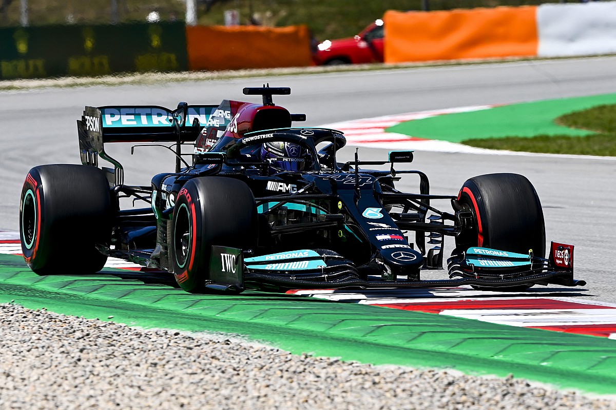 Hamilton takes pole in Spain