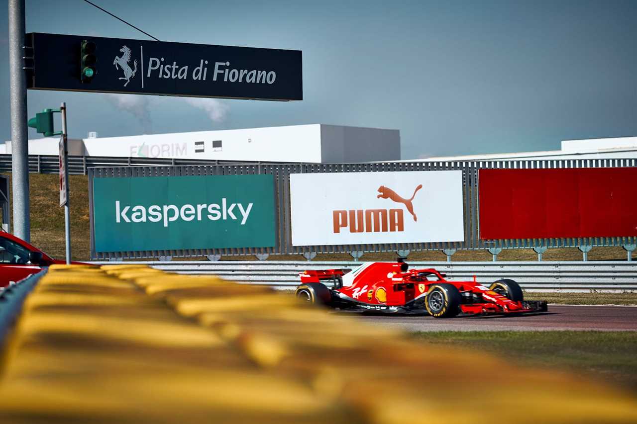 Carlos Sainz prepares for the first test in the Ferrari F1