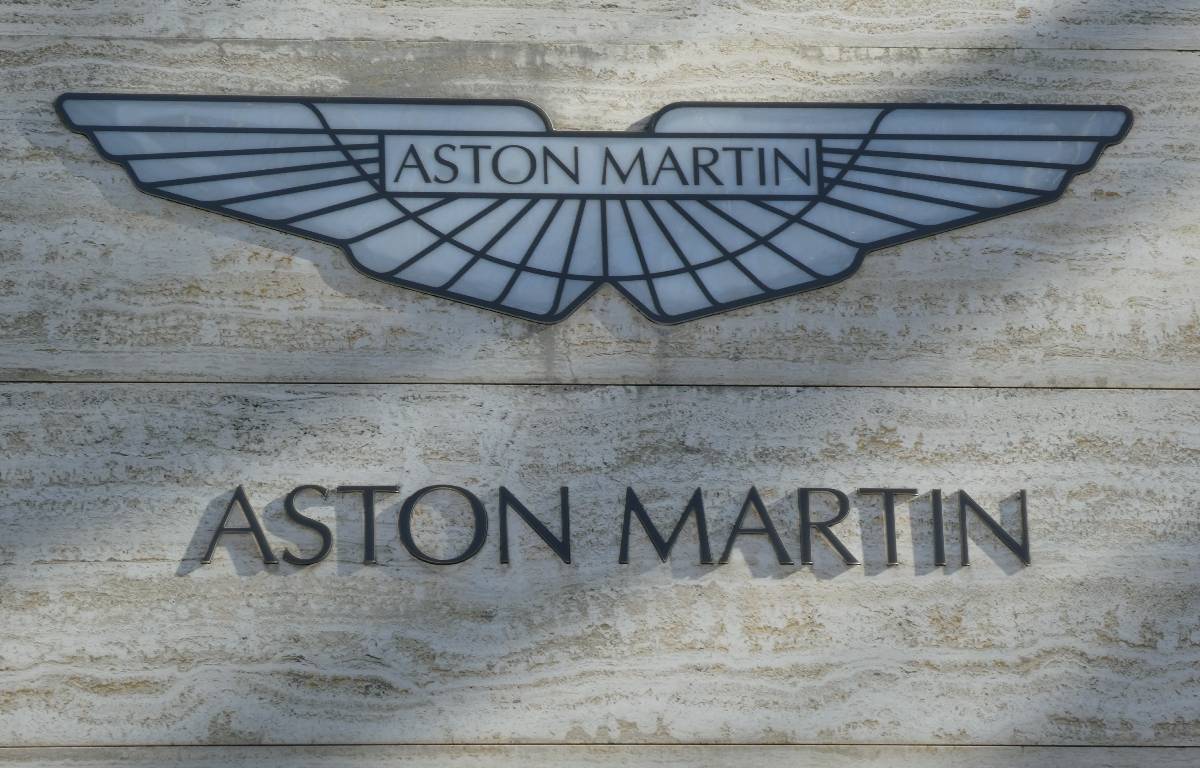 Maximum volume!  Aston Martin turns on the AMR21