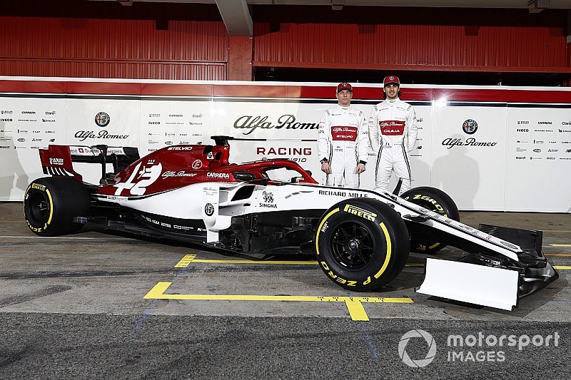 Alfa Romeo unveils 2019 F1 car in racing livery