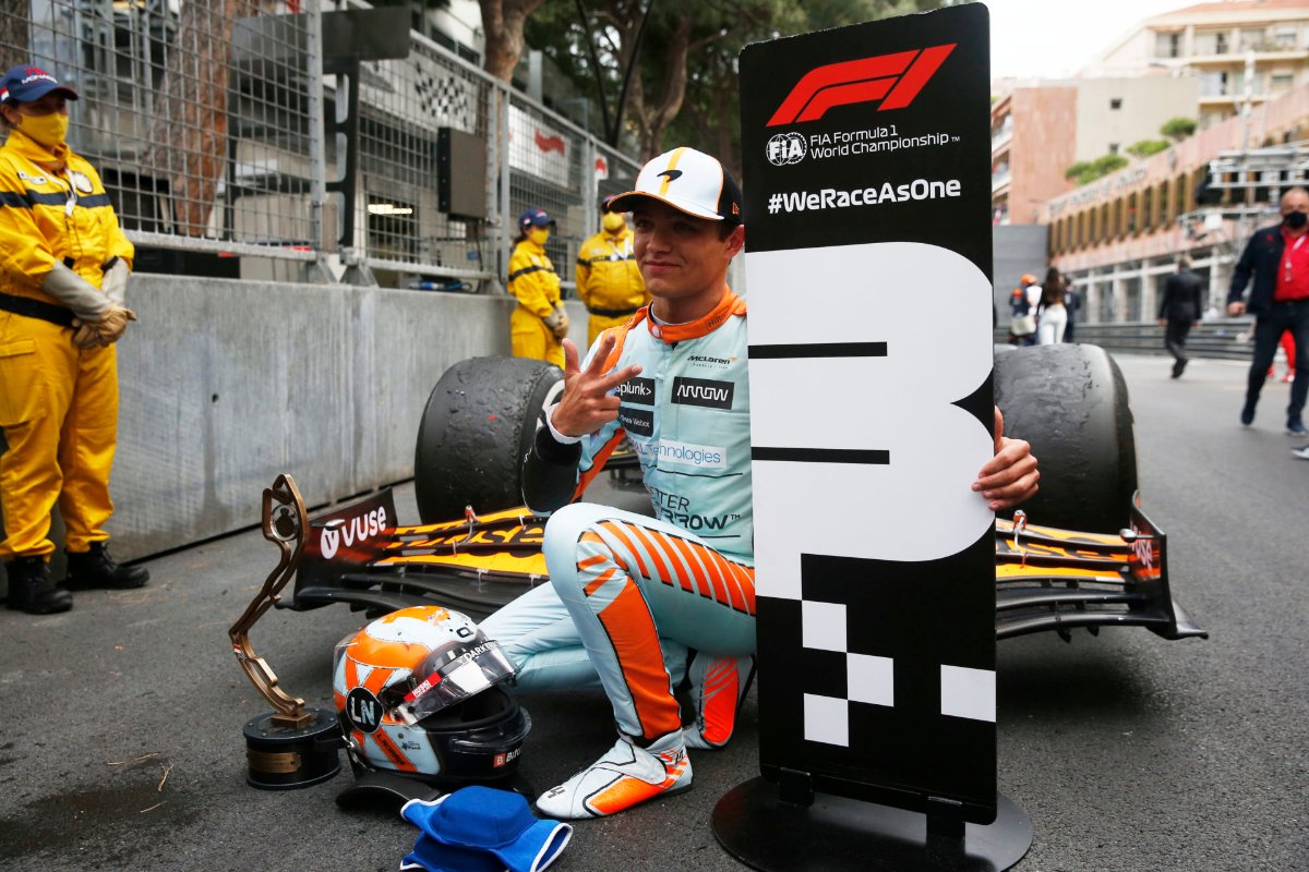 Carlos Sainz tips Lando Norris to win the F1 title and bring “McLaren back to the top”