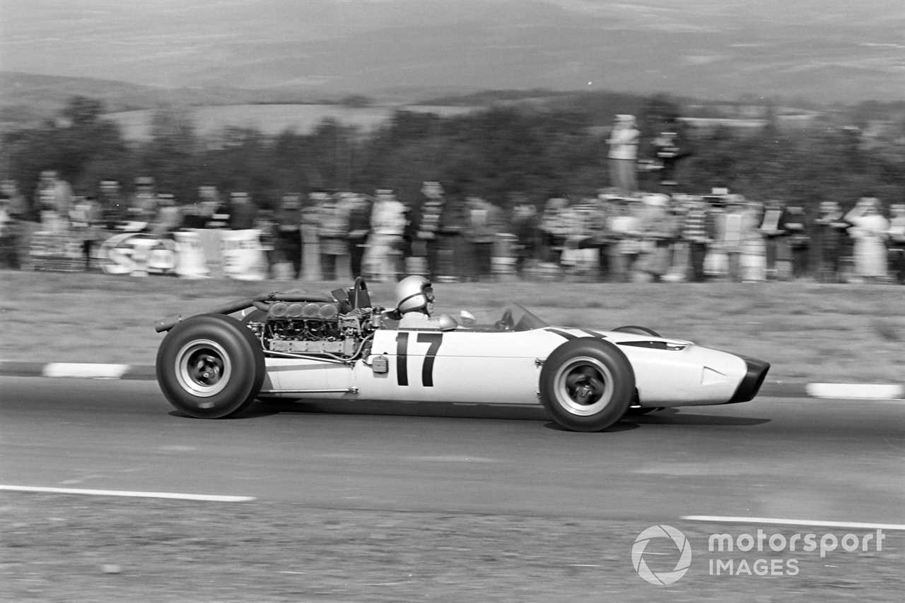 Bruce McLaren, McLaren M2B Ford