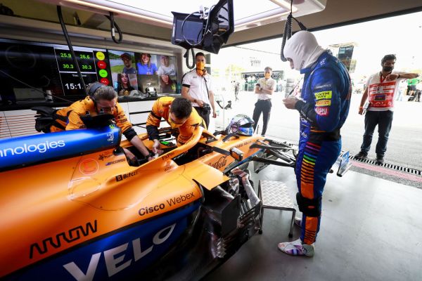 McLaren F1 Azerbaijan Grand Prix racing in honor of Mansour Ojjeh