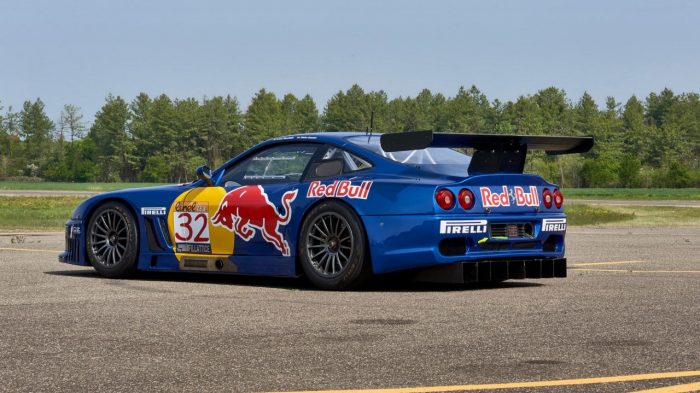 Ferrari 550 GT1, a wild horse that will give you wings on the world's racetracks - Explica .co