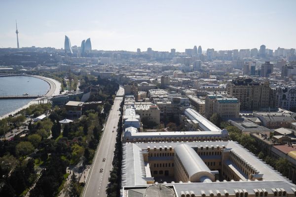 McLaren F1 Racing - From one street circuit to another