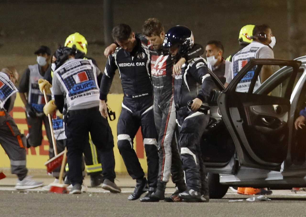 WATCH: Romain Grosjean makes heroic efforts to save his Indycar from the fire