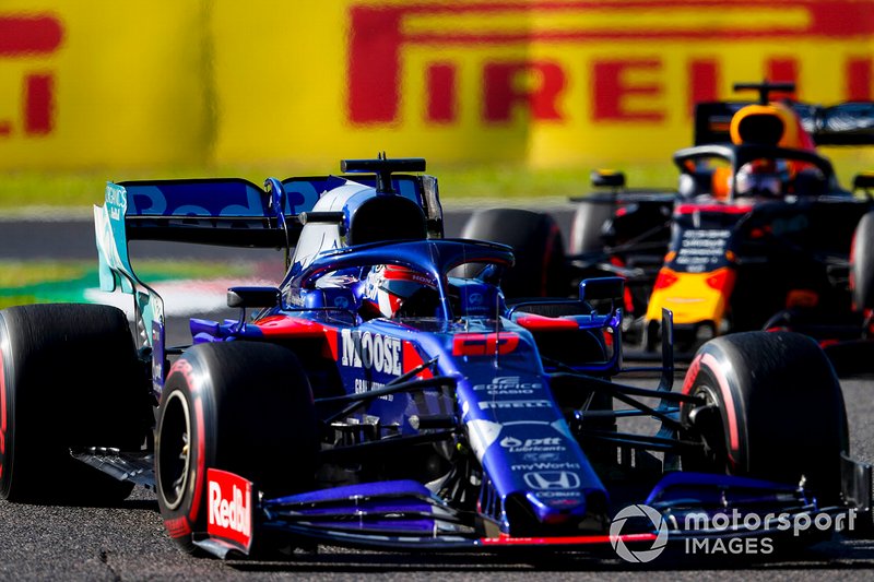 Daniil Kvyat, Toro Rosso STR14, leads Max Verstappen, Red Bull Racing RB15
