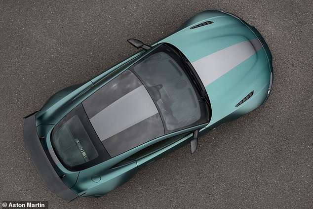 Erwarten Sie nicht, dass es den Planeten rettet – es hat durchschnittlich nur 24,3 mpg und die CO2-Emissionen betragen satte 264 g / km (263 g / km für den Roadster).