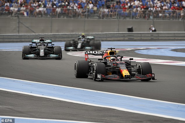 Die Zwei-Stopp-Strategie von Red Bull hat die Siegeshoffnungen von Mercedes zunichte gemacht, da sie auf harten Reifen blieben