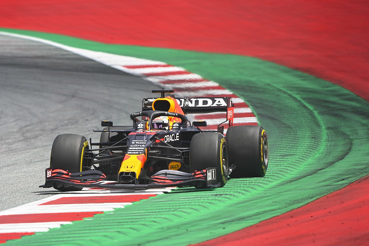 Verstappen overtakes Ricciardo, Ocon in FP2