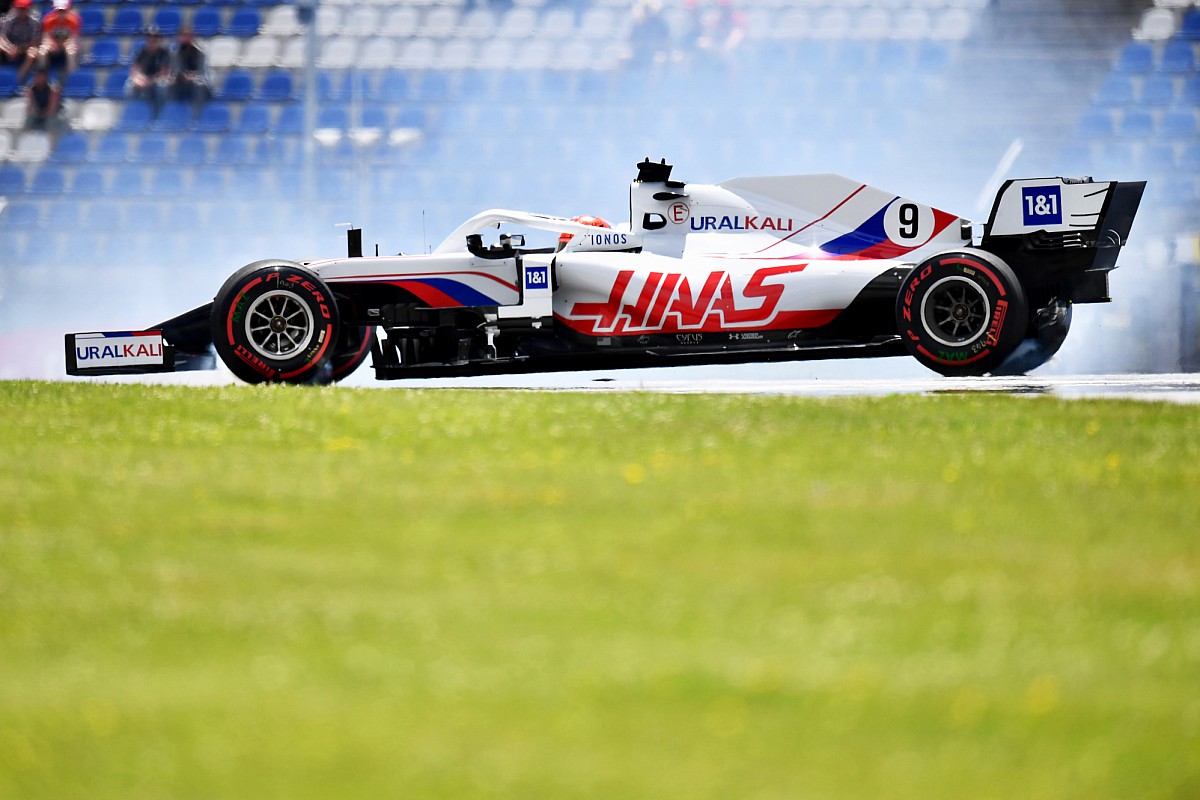 Haas F1 boss Steiner presents &lsquo;Mazespin&rsquo; gift to Mazepin