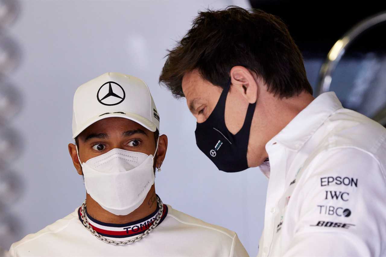 Eagle-eyed F1 fans spot Daniel Ricciardo on a social media video of McLaren holding an X-rated £ 5,000 signet ring