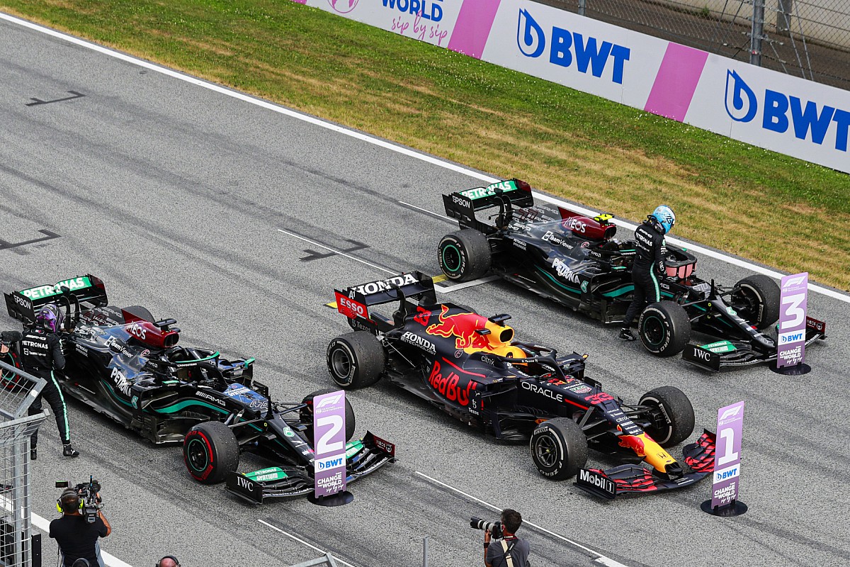 Wolff: F1 title race isn&rsquo;t over despite end to Mercedes development