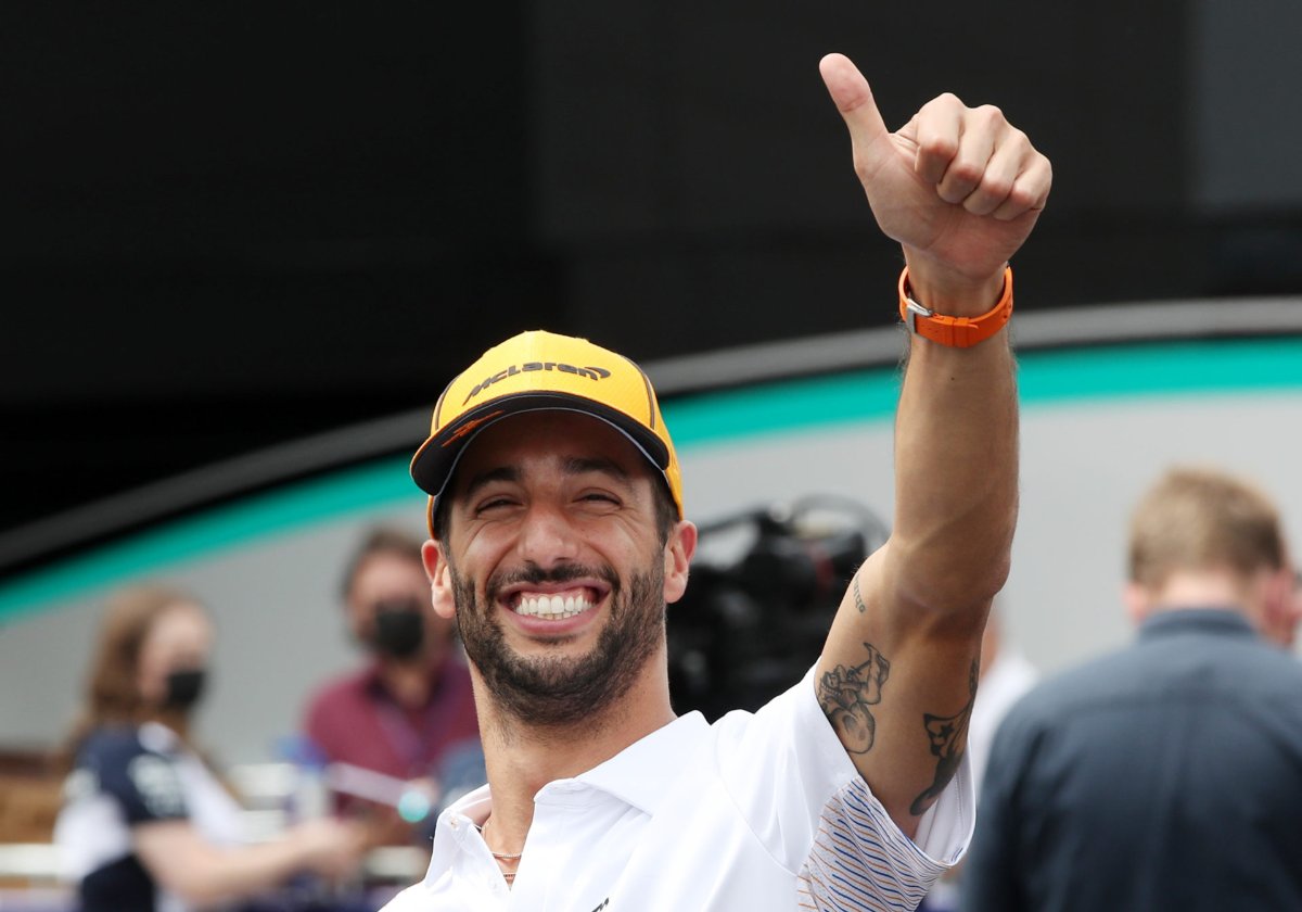 What is Daniel Ricciardo's salary at McLaren F1?
