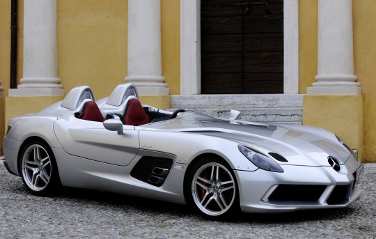 The tailor-made supercharged AMG V8 in the heart of the Mercedes-Benz SLR McLaren
