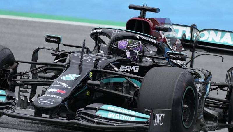 Hamilton signs Mercedes F1 expansion |  southern Cross