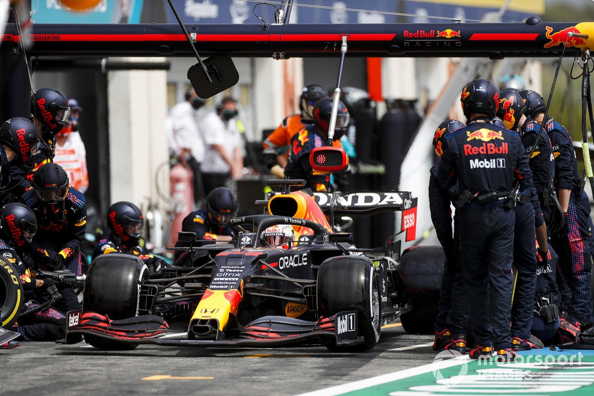 Max Verstappen, Red Bull Racing RB16B, in the pits