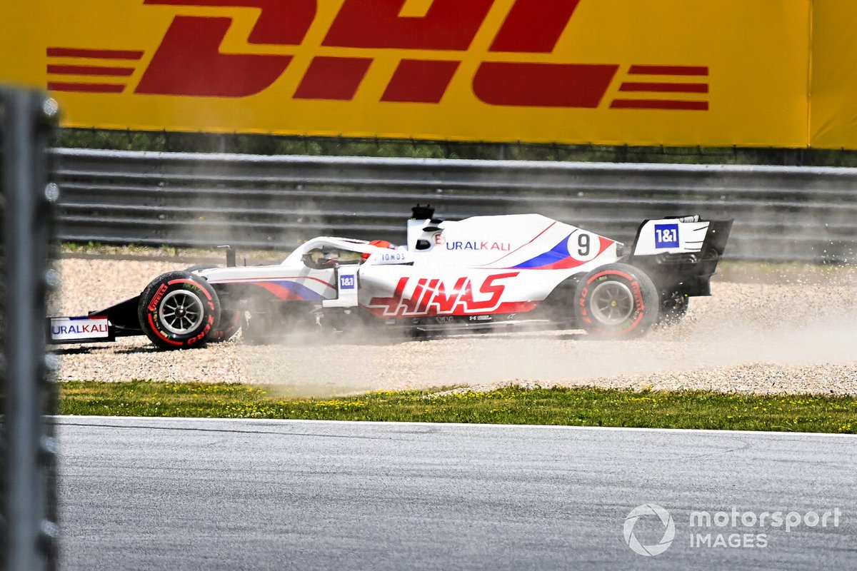 Nikita Mazepin, Haas VF-21, in the gravel