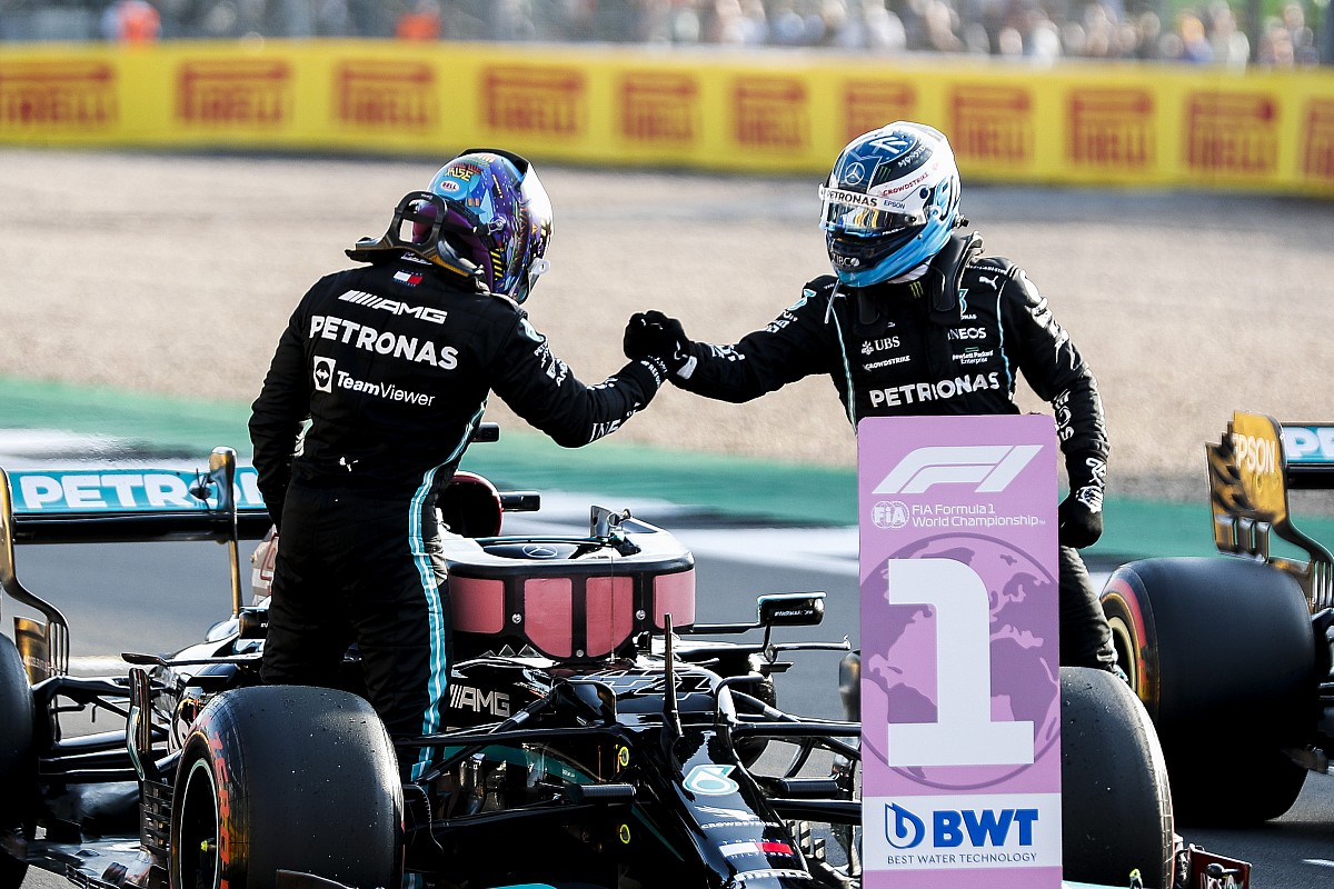 Hamilton beats Verstappen in Friday qualifying