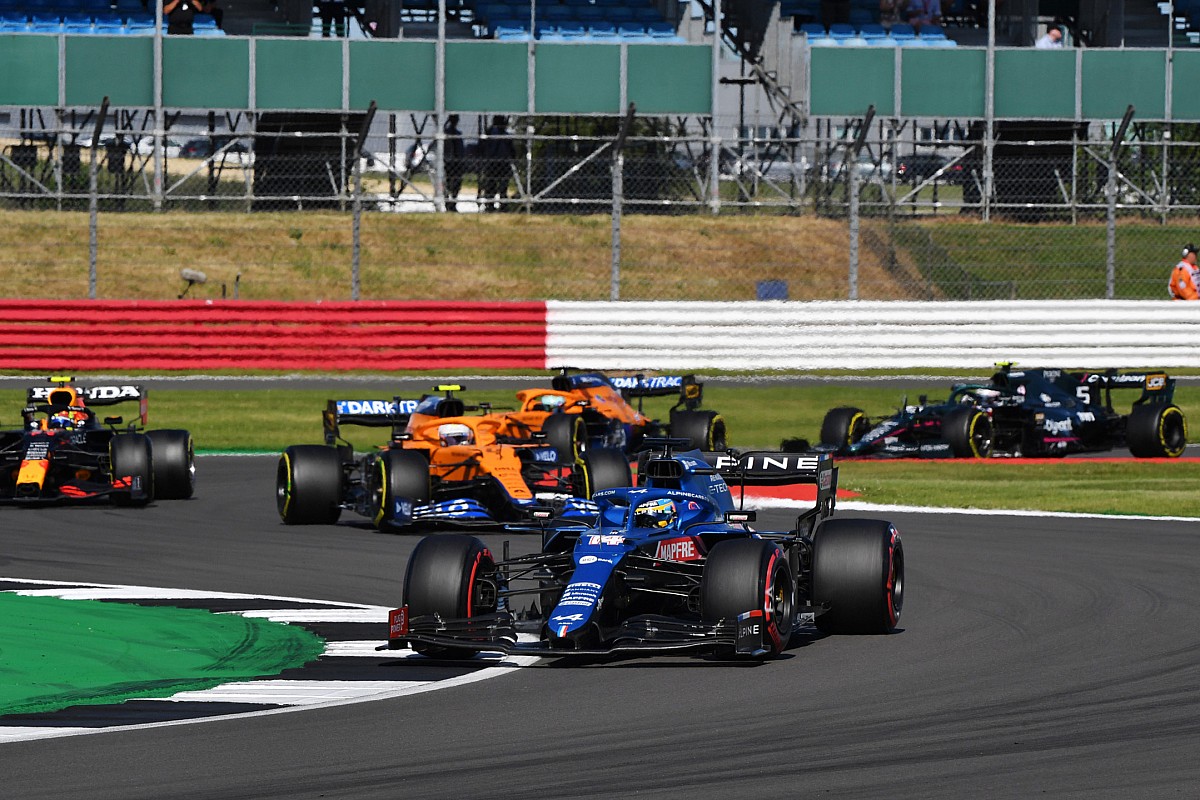 The funny pit wall moment, triggered by the soft choice of tires by Alpine