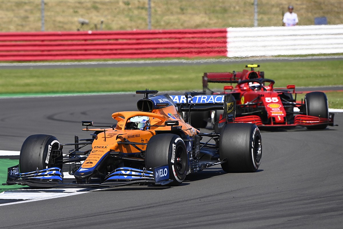 Sainz: McLaren one of the most difficult F1 cars to overtake