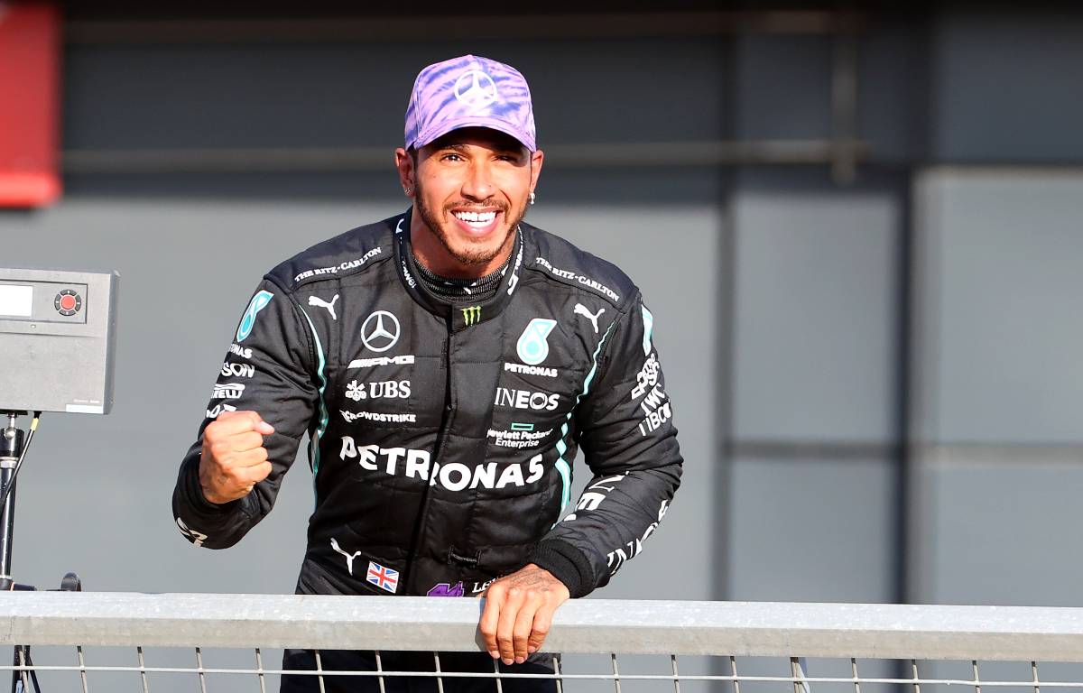 Lewis Hamilton sees the "advantages" of Mercedes-Sim
