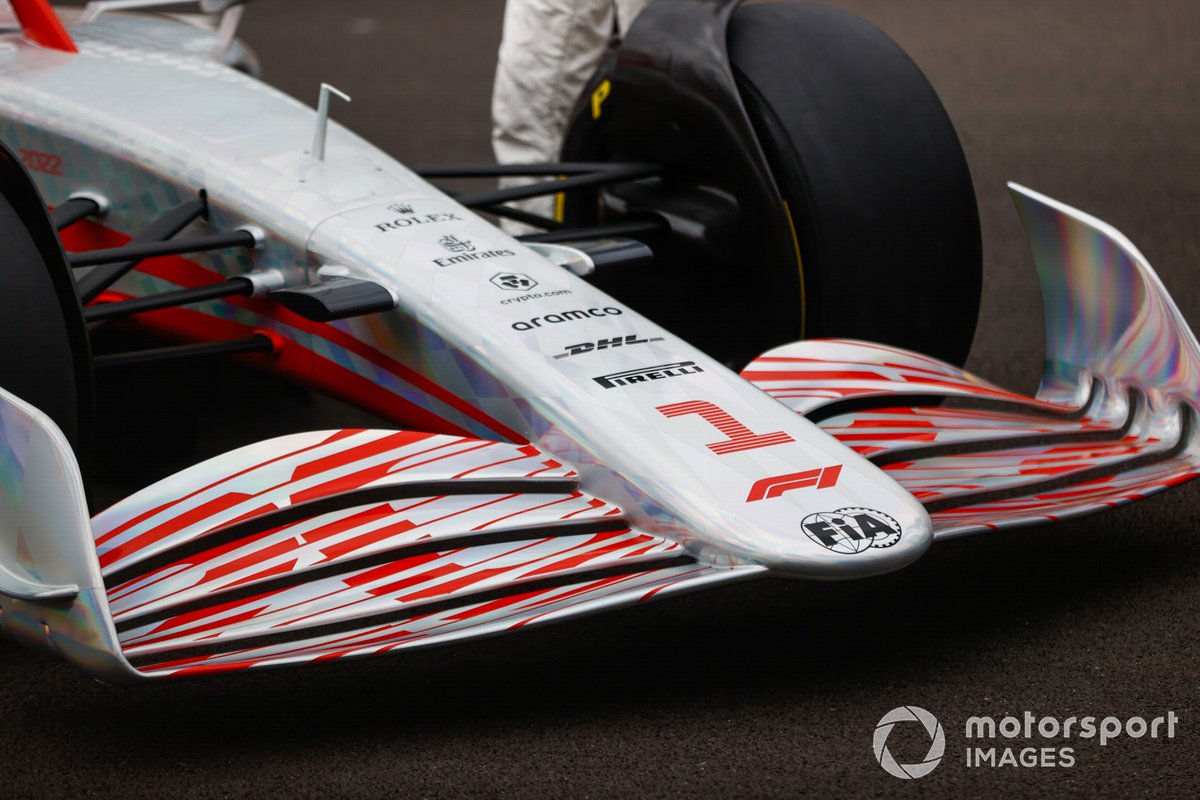 The start event of the Formula 1 car 2022 on the Silverstone starting field.  Bow and front wing detail