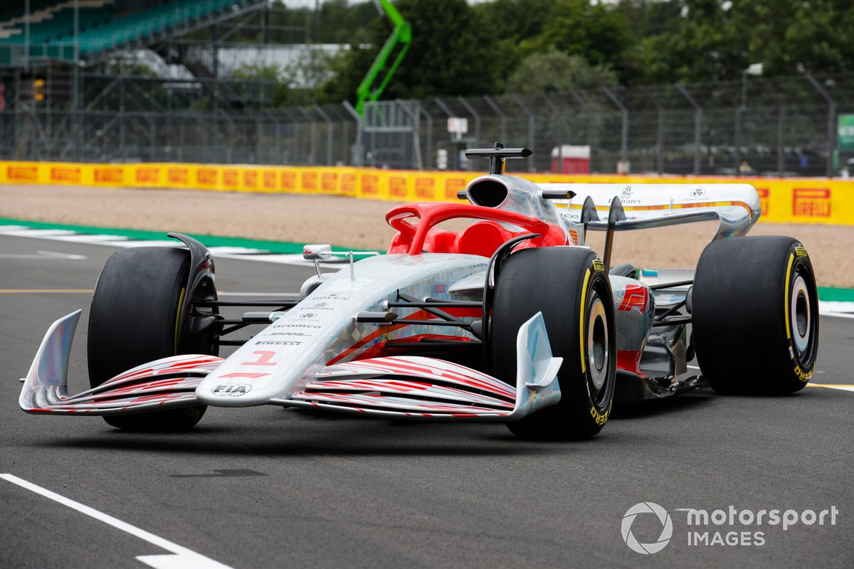 The presentation of the Formula 1 car 2022 on the Silverstone starting field