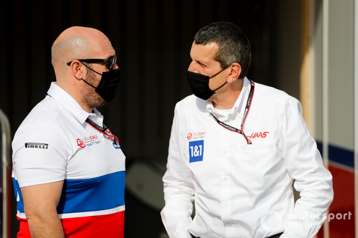 Stuart Morrison, Head Of Communications, Haas F1 Team and Guenther Steiner, Team Principal, Haas F1 