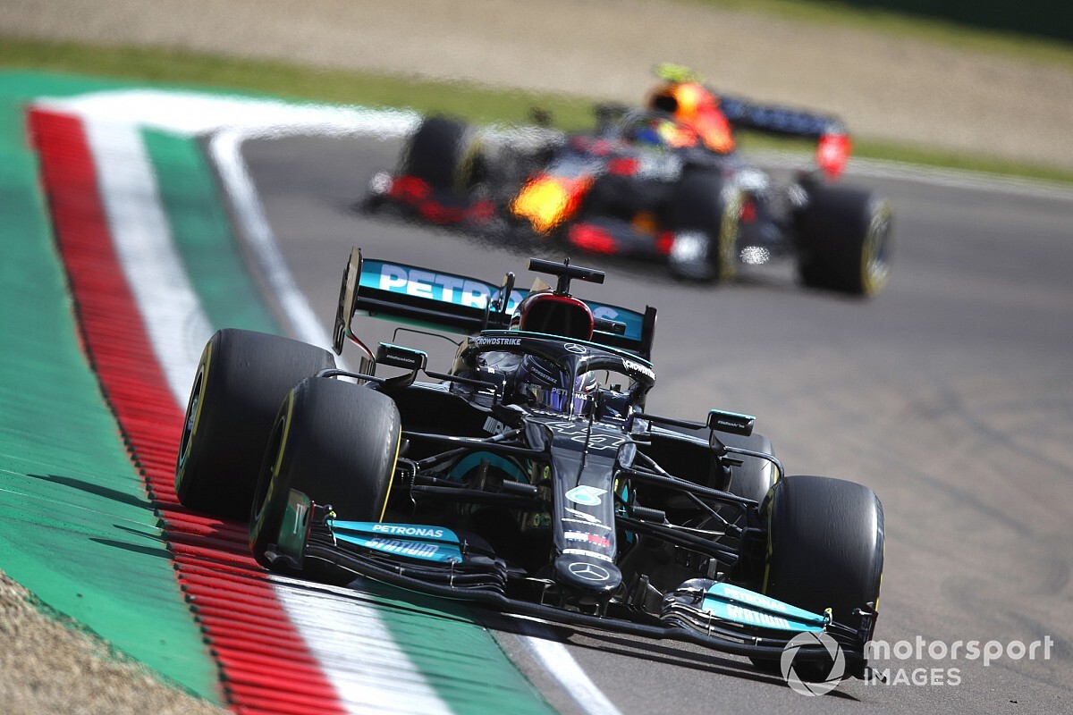 Hamilton: Red Bull has better set of strategy cards to play